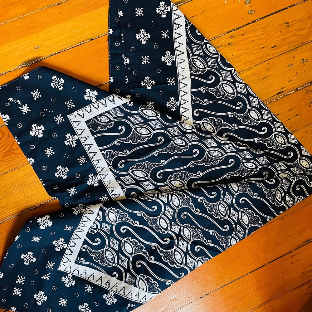 Patterned Sqaure Scarf - image 3